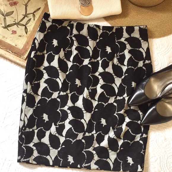 Ann Taylor Bonded Lace Pencil Skirt - Picture 4 of 14